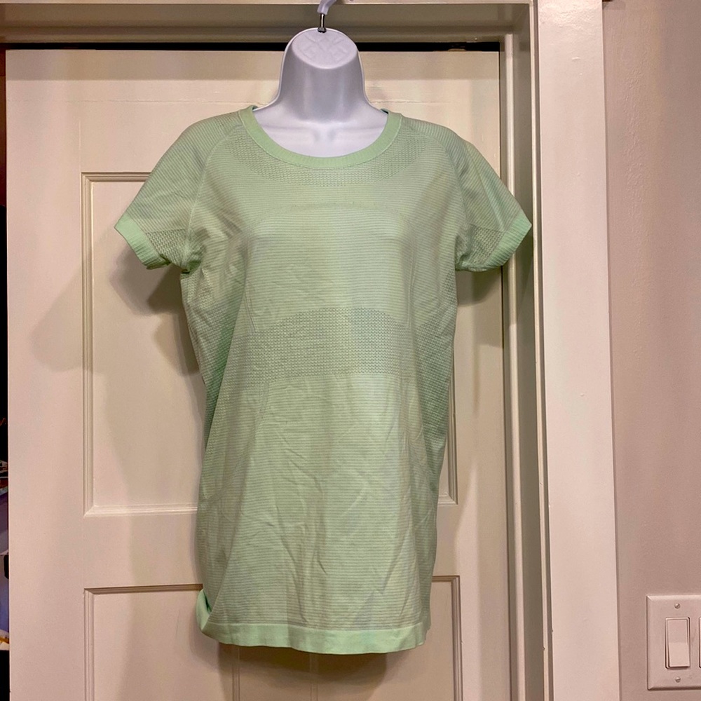 Lululemon short t-shirt
